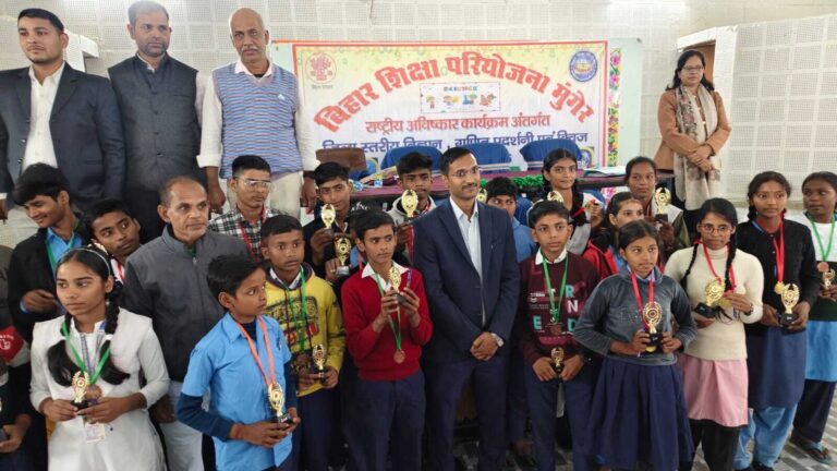 विज्ञान नवाचार की संभावनाएं विषय में अनन्या व अंकित रहे प्रथम