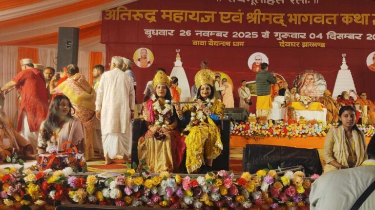Deoghar News : रुक्मिणी विवाह उत्सव देखते उमड़े भक्त, झांकियां रहीं आकर्षण का केंद्र