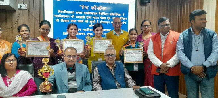 Madhubani News : कड़ी मेहनत और लगन से मिली सफलता प्रशंसनीय: डॉ सत्येंद्र
