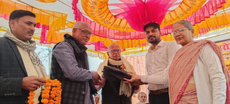 सेवानिवृत्त होने के बाद भी समाज के लिए मार्गदर्शक बने रहते हैं शिक्षक