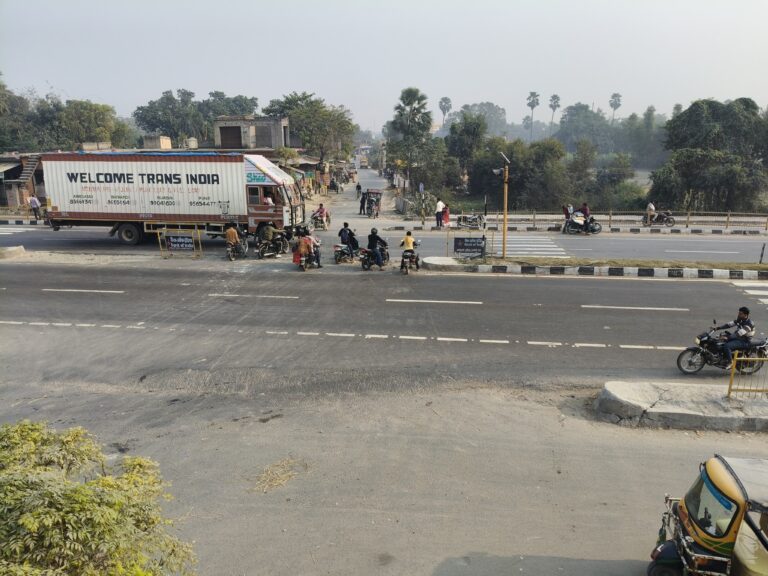 Motihari: एनएच-27 पर दीपउ का अवैध कट अब भी असुरक्षित, पुलिस की तैनाती नहीं