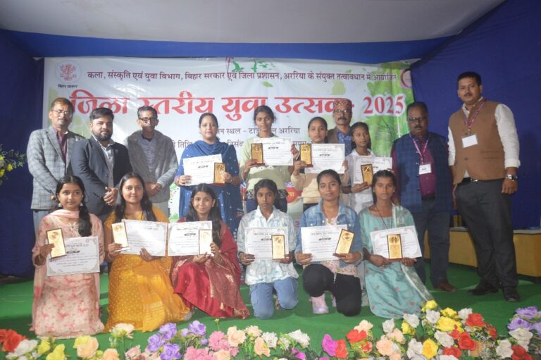 युवा उत्सव में उत्कृष्ट प्रदर्शन करने वाले छात्रों को किया सम्मानित