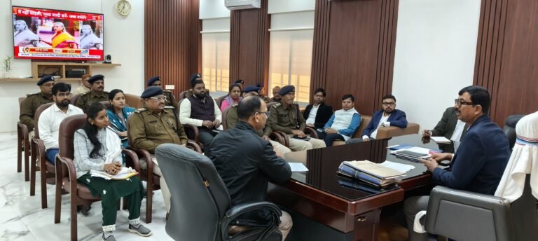 डीएम ने लोगों से की स्वयं अतिक्रमण हटाने की अपील