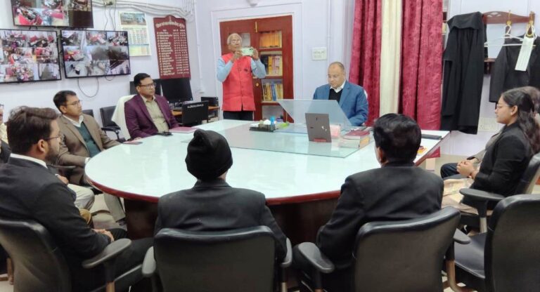 जिला जज ने राष्ट्रीय लोक अदालत में अधिक से अधिक मामलों के निष्पादन कराने पर दिया बल