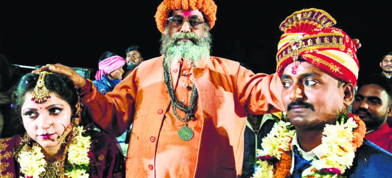 Bhagalpur news मंदिर प्रबंधन की पहल से कई बेटियों की झोली में आयी खुशियां