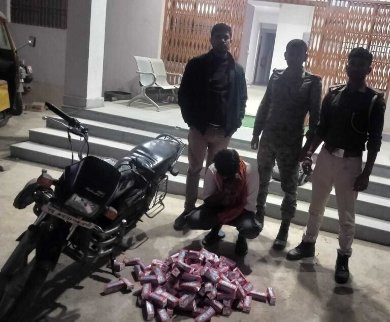 कटेया में 27 लीटर देसी शराब के साथ तस्कर गिरफ्तार, बाइक जब्त