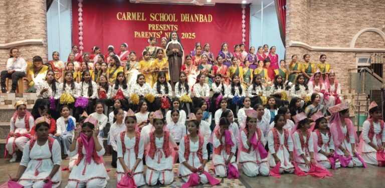 Dhanbad News: कार्मेल स्कूल में पैरेंट्स नाइट का आयोजन