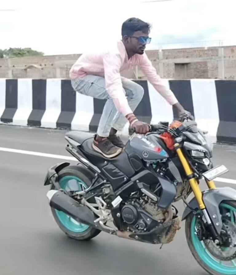फोरलेन पर बाइक से स्टंट दिखाने का वीडियो वायरल