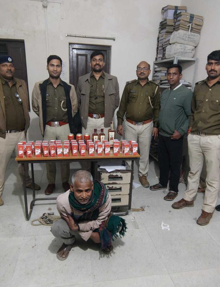 उत्पाद विभाग की छापेमारी में तीन पुरुष सहित महिला तस्कर गिरफ्तार
