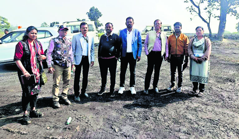 Jharsuguda News: एनजीटी की टीम ने राख से प्रभावित कृषि भूमि की स्थिति का आकलन किया, सौंपेगी रिपोर्ट