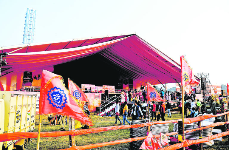 गीता पाठ के लिए कोलकाता में उमड़ा श्रद्धालुओं का हुजूम