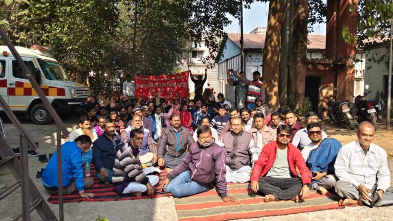आउटसोर्सिंगकर्मियों को छह माह से मानदेय नहीं, जताया आक्रोश