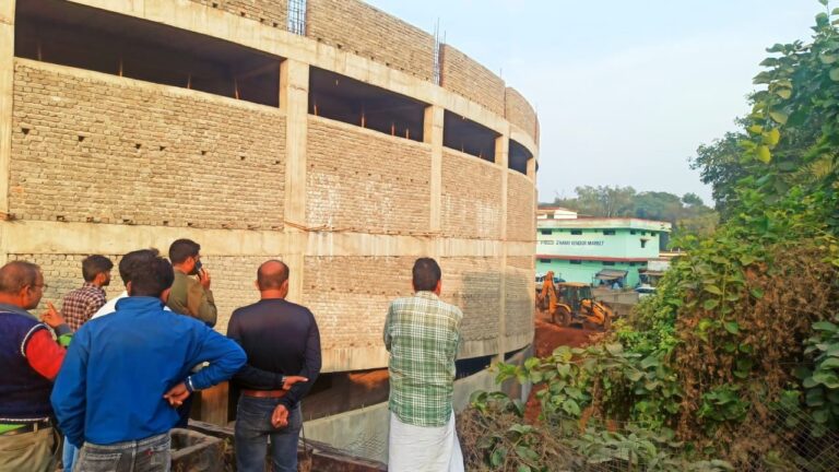 मिट्टी भराई से क्वार्टरपाड़ा व कोर्ट रोड में बढ़ेगी जल निकासी की परेशानी