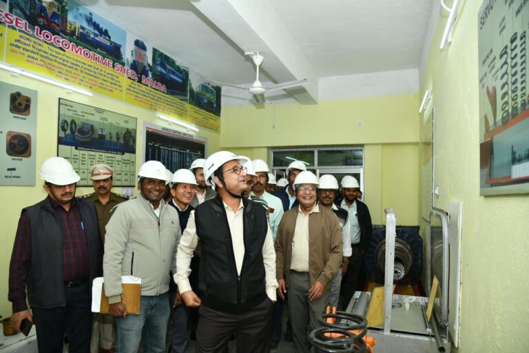 संरक्षा, दक्षता व विश्वस्तरीय न्यू जलपाईगुड़ी स्टेशन पर दिया विशेष जोर