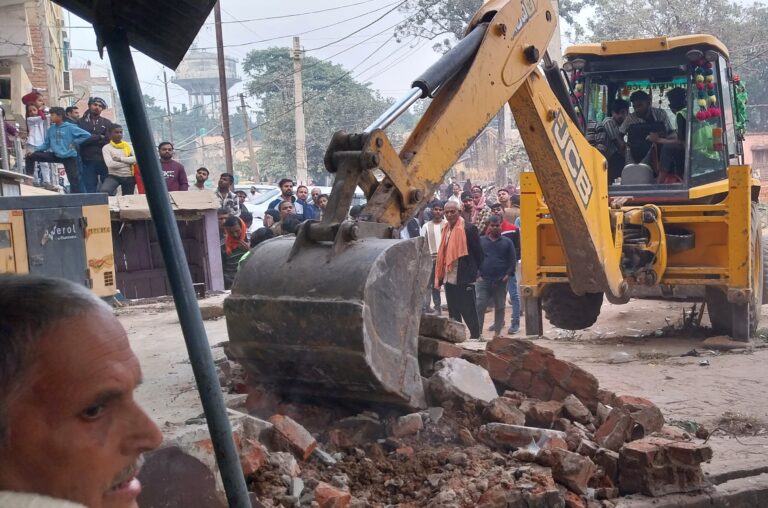 शाहपुर नगर के बनाही रोड में तीसरे दिन भी चलाया गया अतिक्रमण हटाओ अभियान