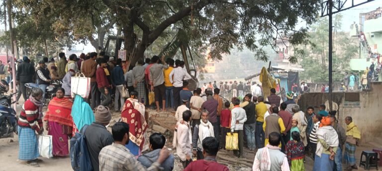 गड़हनी में सरकारी जमीन से हटाया गया अतिक्रमण