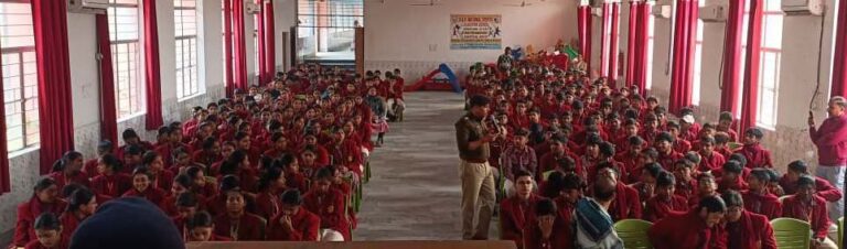 स्कूली बच्चों को साइबर फ्रॉड से बचने की एक्सपर्ट ने दी जानकारी