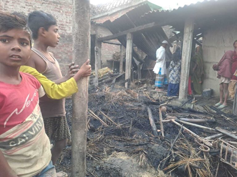 आधा दर्जन से अधिक घर जले, लाखों का नुकसान