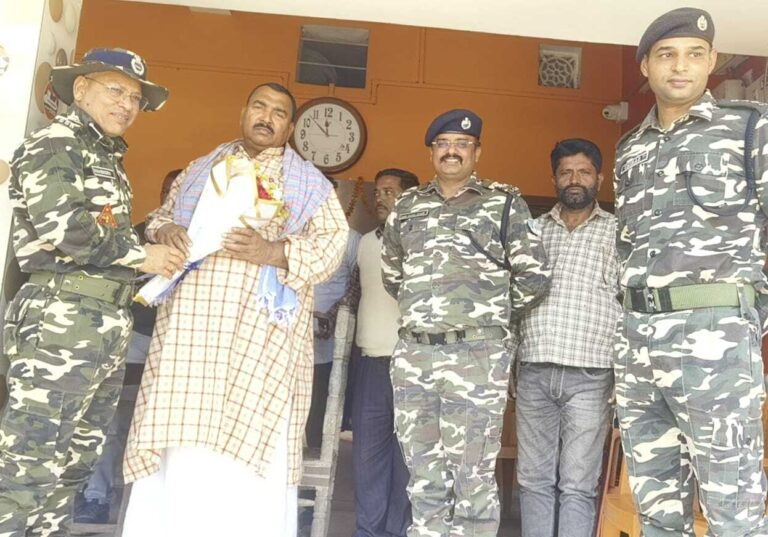 बॉर्डर यूनिटी रन को लेकर विधायक को मिला आमंत्रण पत्र