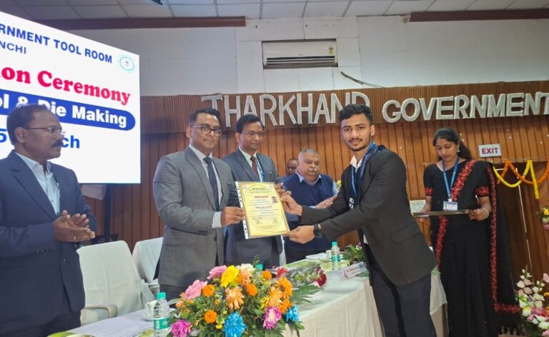 ऑटो चालक का बेटा डिप्लोमा इन टूल एंड डाई का बना टॉपर