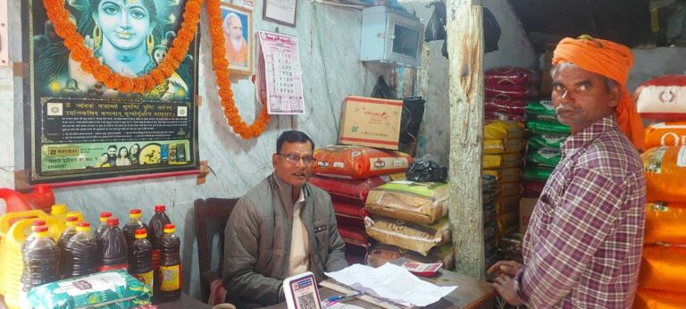 दो दुकानों से 13 हजार रुपये नकद व 10 किलो चावल की चोरी.
