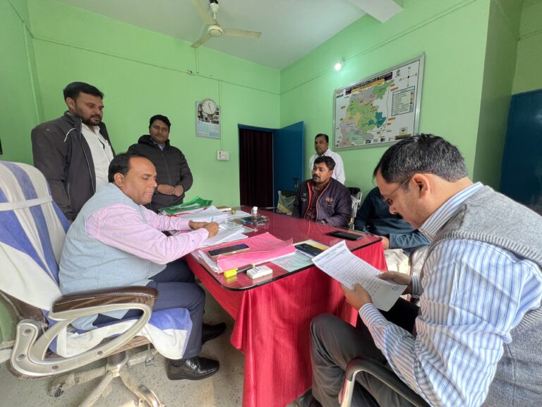 मगहां स्कूल की भूमि पर अतिक्रमण, प्रशासन से कार्रवाई की उठायी मांग