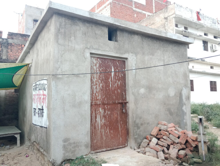 डेढ़ साल से वाॅशरूम का मरम्मत कार्य अधूरा, महिला अधिवक्ताओं को परेशानी