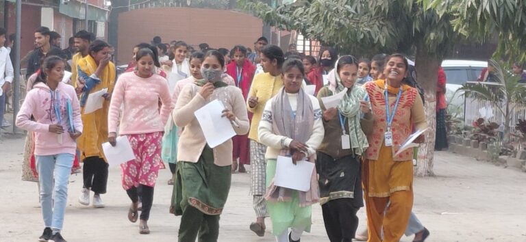 Motihari: स्नातक  चतुर्थ सेमेस्टर परीक्षा शुरू, प्रथम दिन शामिल हुए 8301  परीक्षार्थी