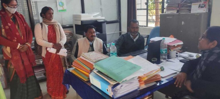 पारा शिक्षकों को सेवा समाप्ति का नोटिस, डीएसइ से मिले