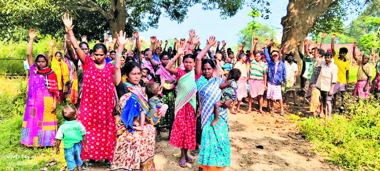 Chaibasa News : सीएसआर सूची में बहदा का नाम जोड़े प्रबंधन, वरना 22 से पानी सप्लाई रोकेंगे