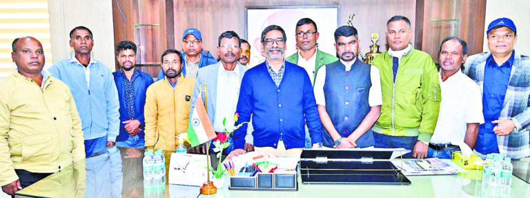 Ranchi news : चाय बगान क्षेत्र के परिवारों की फरियाद लेकर सीएम से मिला प्रतिनिधिमंडल