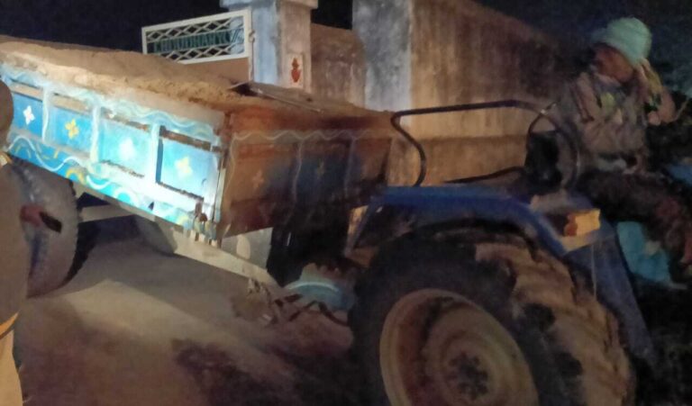 करौं में धड़ल्ले से हो रहा बालू का उठाव