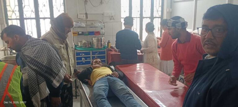 कोहरे के कारण एनएच पर ट्रेलर-ट्रक में टक्कर, चालक घायल