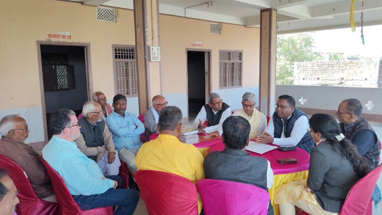 मंदिर समिति का खाता राष्ट्रीयकृत बैंक में खुलवाएं – एसडीएम