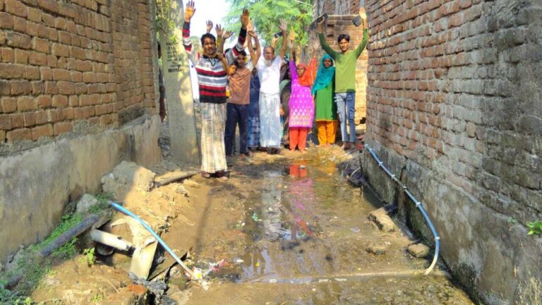 दस वर्षों से नाले की उड़ाही नहीं होने से वार्ड वासियों का फूटा गुस्सा