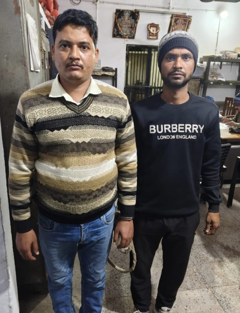 फर्जी दारोगा बनकर युवक से रुपये ऐंठ रहे यूपी निवासी दो गिरफ्तार