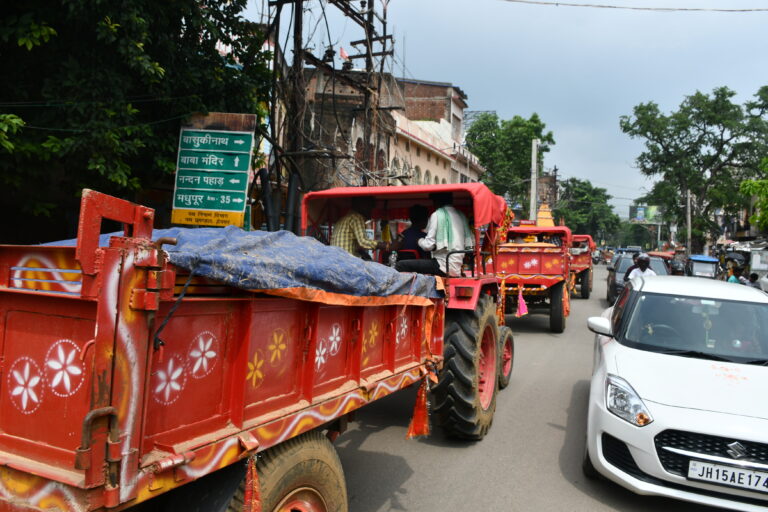 Deoghar news : कटवन व डुमरिया के पास बालू लदे दो ट्रैक्टर जब्त, चालान नहीं दिखाने पर हुई कार्रवाई