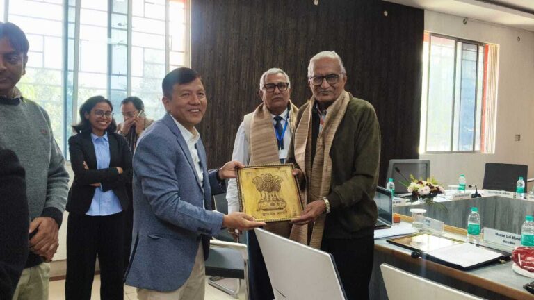 डीआरसीसी की बैठक में यात्री सुविधाओं में सुधार पर हुई चर्चा
