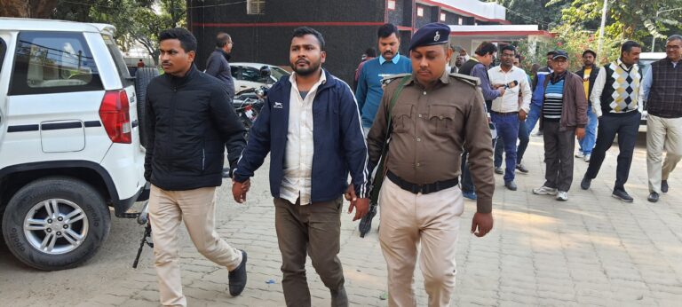 निगरानी के हत्थे चढ़ा पतरघट राजस्व कर्मी राहुल कुमार