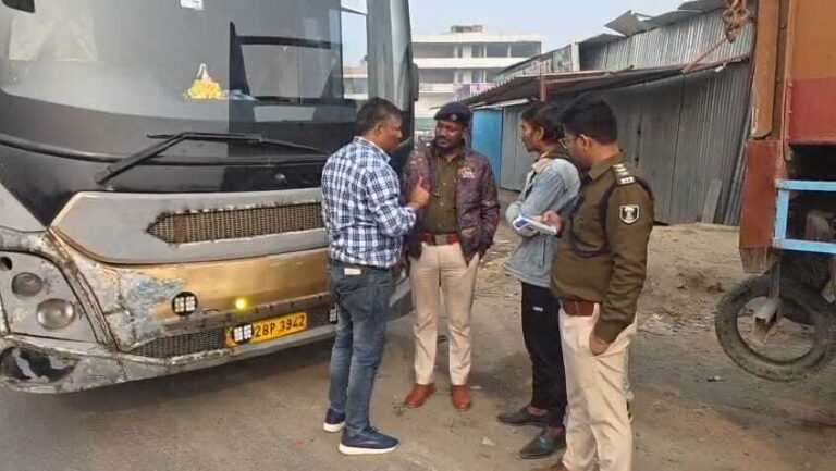 बंजारी बाइपास पर एमवीआइ ने ओवरलोड सवारी व भारी वाहनों से 3.65 लाख रुपये का काटा चालान