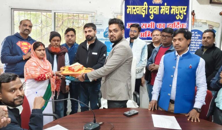 सफाई कर्मियों के बीच कंबल व ट्रैकसूट वितरित