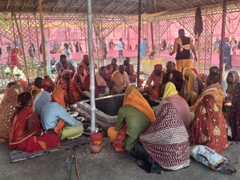 Samatipur : राधा-कृष्ण महायज्ञ में उमड़ी श्रद्धालुओं की भीड़