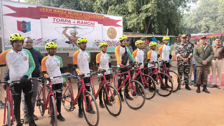 तोरपा से शुरू हुआ वीर बिरसा मुंडा साइक्लोथॉन, 16 को दिल्ली पहुंचेगी यात्रा