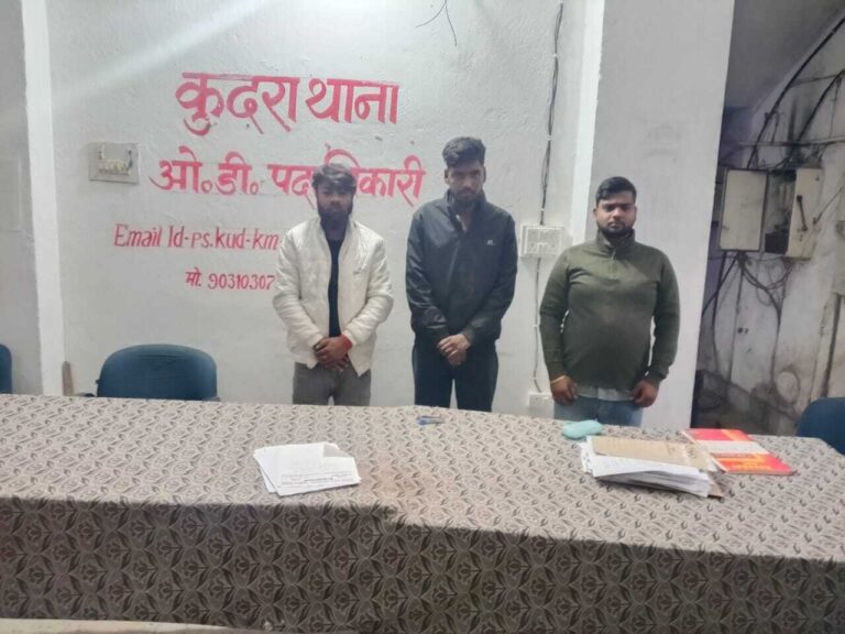 सकरी मोड़ के पास से चोरी की बाइक के साथ तीन चोर गिरफ्तार