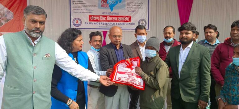 300 टीबी मरीजों को दिया गया पोषण आहार किट