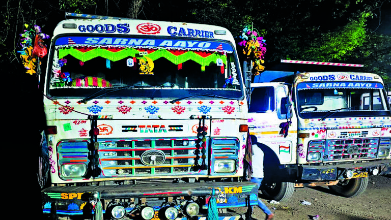 Jamshedpur News : बालू लदे तीन हाइवा जब्त, ड्राइवर-खलासी समेत चार गिरफ्तार