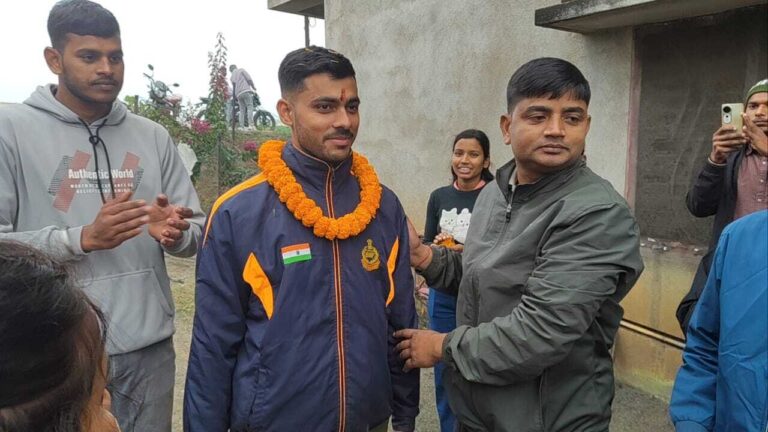 बीएसएफ की ट्रेनिंग लेकर एकेडमी लौटा जवान, हुआ स्वागत