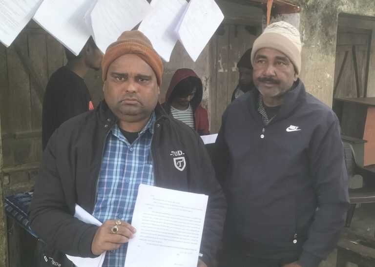 बंद घर का ताला तोड़ लाखों की चोरी