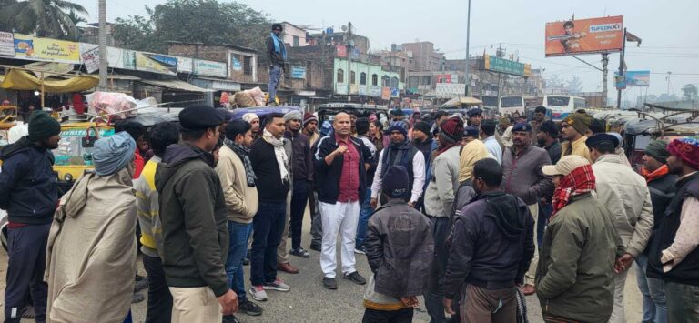 गेड़ाबाड़ी में जाम से निपटने को एसडीओ ने किया निरीक्षण