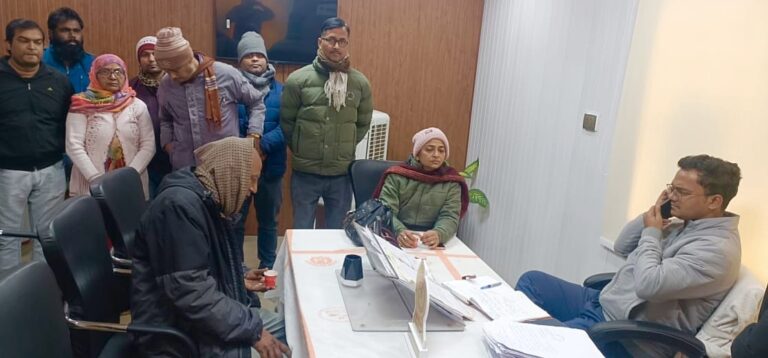 hajipur news. एसडीओ के निरीक्षण में सीएचसी से गायब मिले कई कर्मचारी